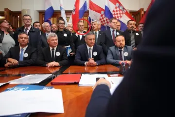 Čovjek koji ih izrađuje otvoreno podržava Karamarka