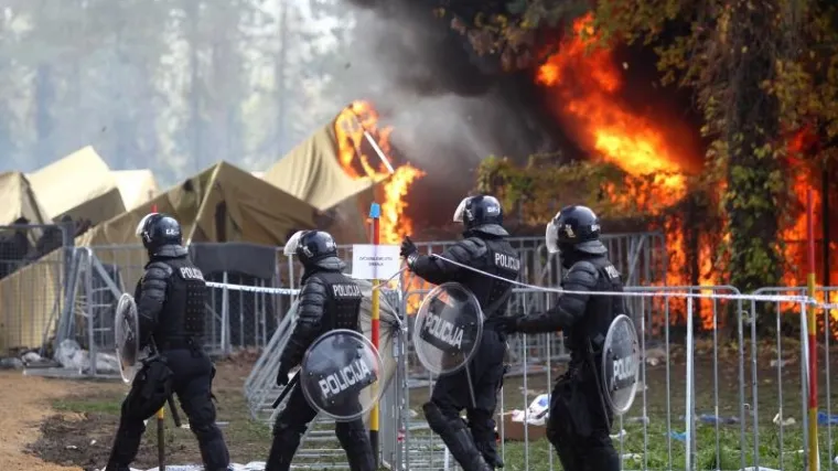 U izbjegličkom kampu izbio požar, posvuda vojska i policija