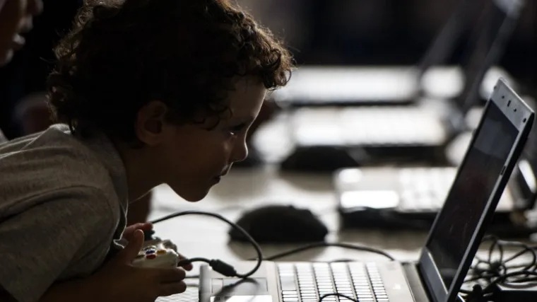 "Možda znaju programirati i sastaviti računalo ali djeca su nam digitalno nepismena"