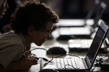 "Možda znaju programirati i sastaviti računalo ali djeca su nam digitalno nepismena"