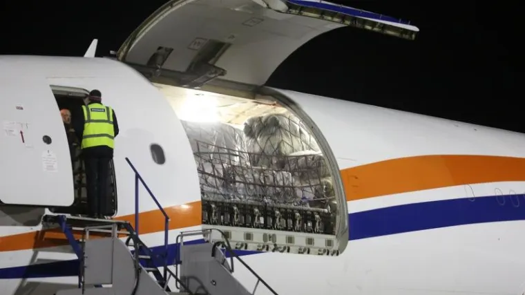 Zrakoplov s humanitarnom pomoći iz Dubaija sletio u Osijek