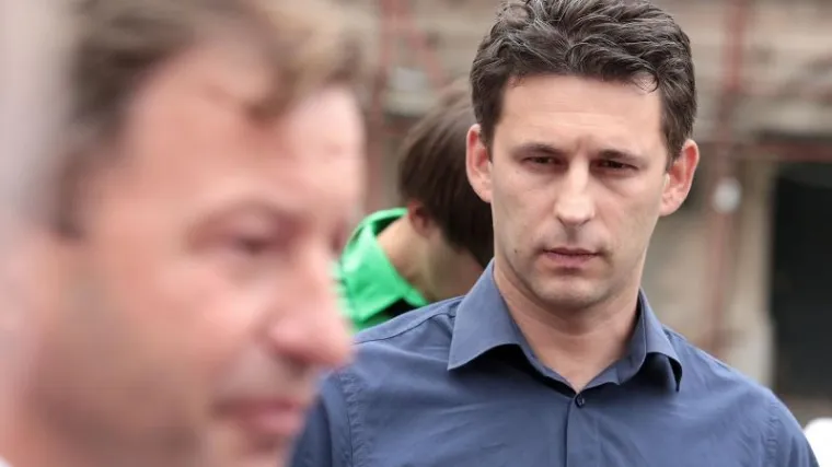 "Volio bih da se pokaže moja kuća i vile dugih političara"