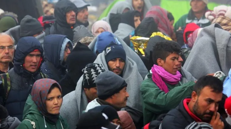 Izbjeglice neprekino pristižu, &scaron;atori prepuni