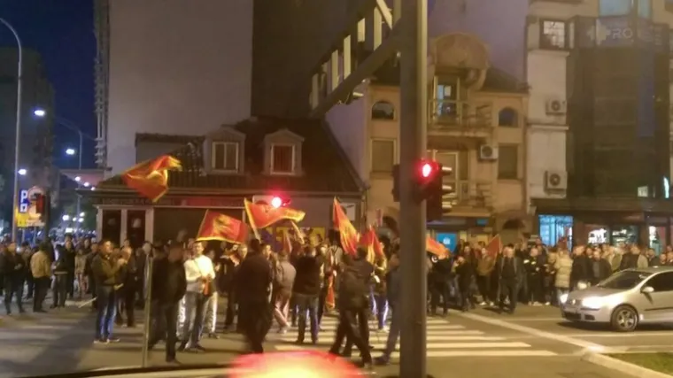 Masovni prosvjed u Podgorici, tisuće traže ostavku premijera Đukanovića uz povike: 'Milo lopove!'