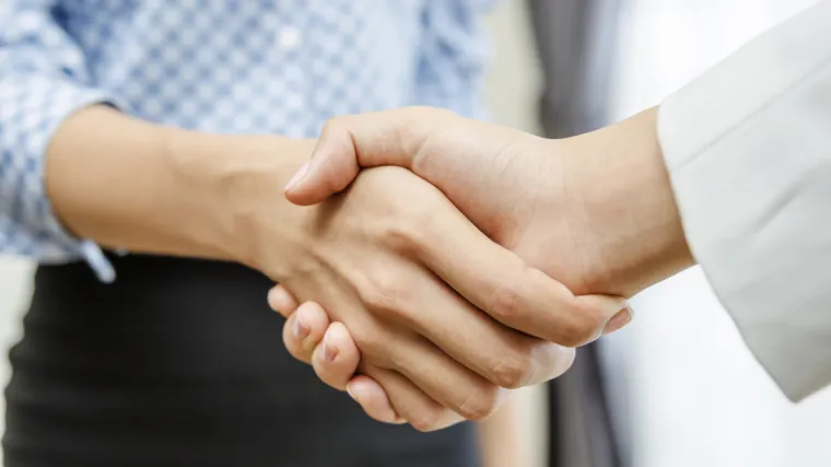 Što napravite nakon što se s nekim rukujete?