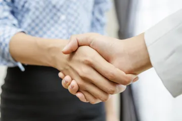 Što napravite nakon što se s nekim rukujete?