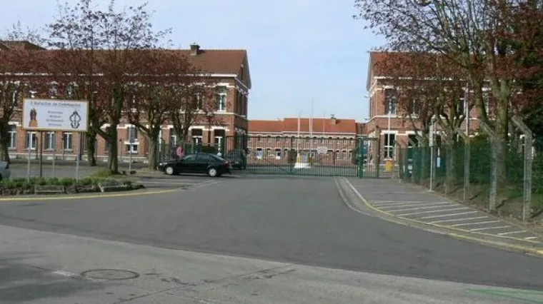 Poku&scaron;aj napada autobombom u belgijskoj vojnoj bazi, maskirani napadač u bijegu