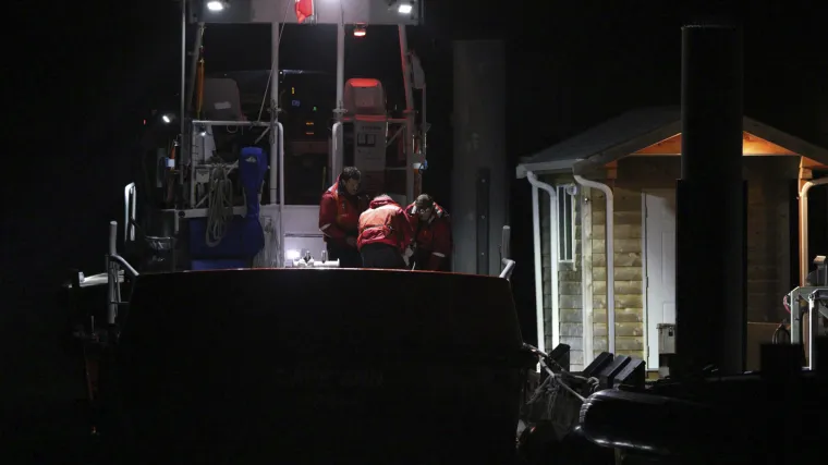 Potonuo brod za promatranje kitova: pet osoba utopilo se u hladnom oceanu, jedna se smatra nestalom