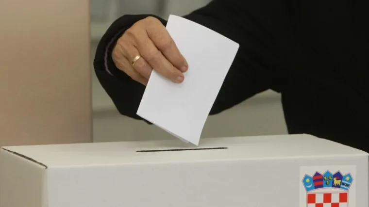 Na dan izbora nećete biti u mjestu prebivališta, a želite glasovati? Evo što trebate učiniti!