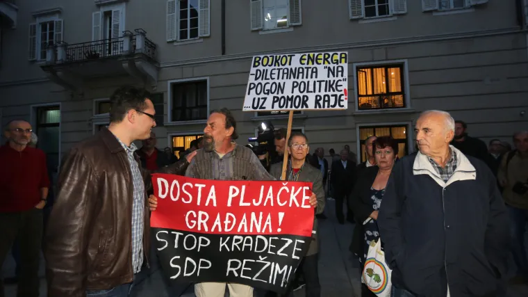 Riječani ponovno prosvjedovali protiv skupog grijanja: 'Zatočenici smo jednog komunalnog poduzeća'