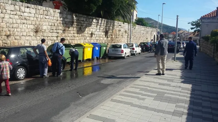 Septička jama propustila, Zagrebačkom ulicom &scaron;iri se smrad fekalija (FOTO)