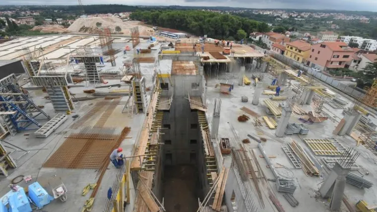 Investicije stoje i čekaju novu vlast