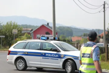 Policija poziva vozača koji ju je oborio da se javi