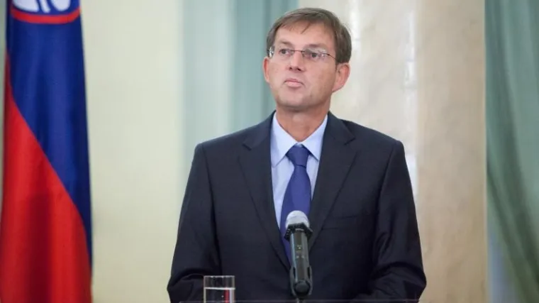 Cerar: 'Ako zatreba, podići ćemo ogradu na granici s Hrvatskom!'; oporba kontrira: 'Podigni je odmah!'