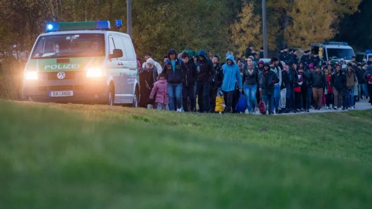 Njemačka i Austrija ograničavaju izbjeglicama prolaz
