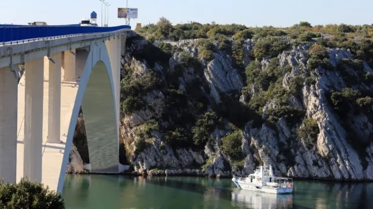 U moru pronašli automobil, a u njemu mrtvog muškarca