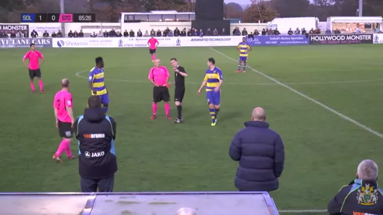 Ovaj crveni karton je čisti bezobrazluk!