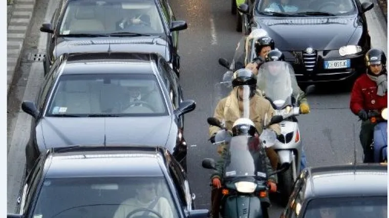 Vozačica oslobođena kazne zbog razgovora na mobitel