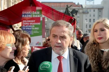 Kerumu nisu poklonili ni kune, Bandić je dobio 288 teglica i keramička srca