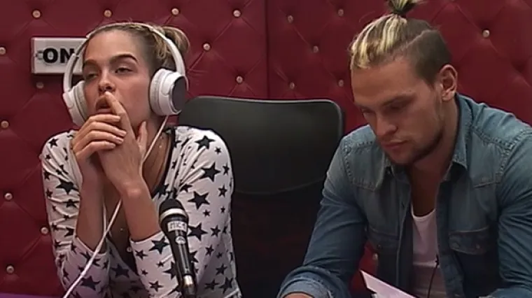 Tina mu želi dati priliku kad izađu iz kuće