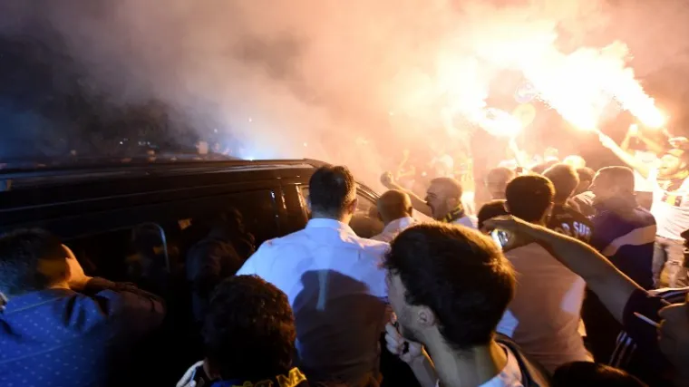 Navijači Fenera divljaju, 'smiruje' ih nizozemska policija