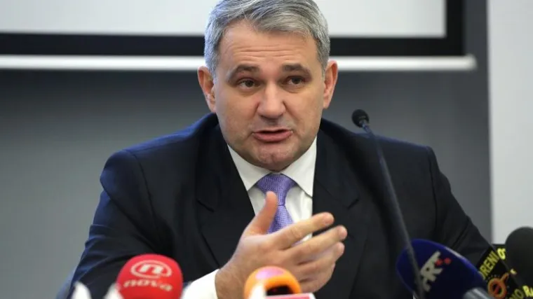 Hvale se programima, a u njima nema odgovora na ključne probleme