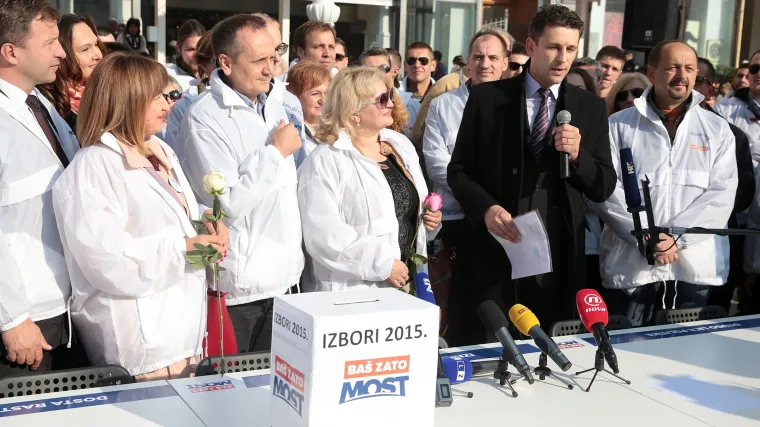 Božo Petrov kod javnog bilježnika ovjerio izjavu da MOST neće u koaliciju nakon izbora!