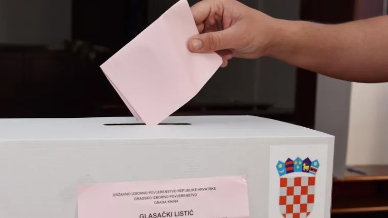 Iz bolnice do&scaron;ao glasati pa mu pozlilo, spasila ga Hitna