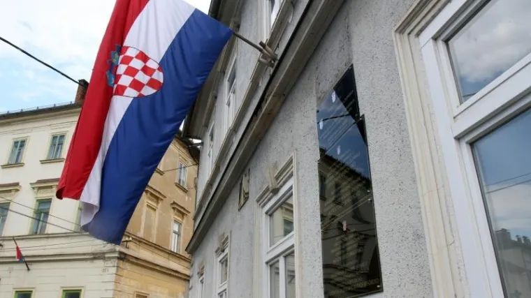 Zaposlili mladu Poljakinju da ih uči kako do europskog novca