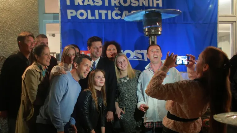 Domoljubnoj koaliciji najvi&scaron;e mandata, ali za formiranje vlade prevagu će donijeti Most