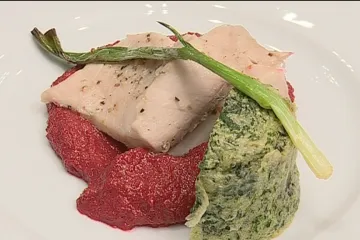 Rapsodija boja i mirisa: probajte poširanu riječnu ribu serviranu sa sufleom od koprive