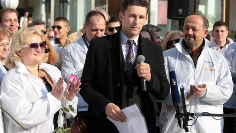 Crkva priti&scaron;će Petrova da podrži HDZ