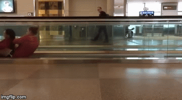 &Scaron;to raditi kada vam odgode let za sedam sati? Napraviti viralni hit, naravno!