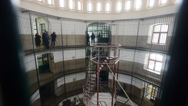 Krvavi obračun u pože&scaron;kom zatvoru: kolegu zatvorenika poku&scaron;ao ubiti o&scaron;trim predmetom