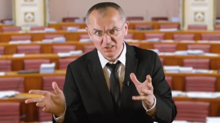 "Država je kao javni WC. Uđeš i se*eš"