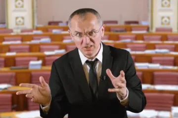 "Država je kao javni WC. Uđeš i se*eš"