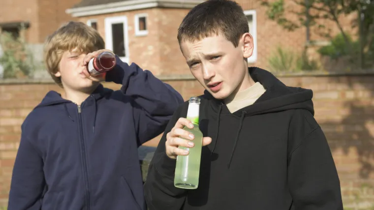 Srednjo&scaron;kolac pod budnim okom na&scaron;e skrivene kamere kupovao alkohol: rezultati su poražavajući