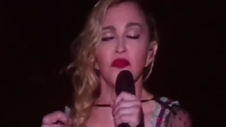 Madonna odala počast žrtvama iz Pariza