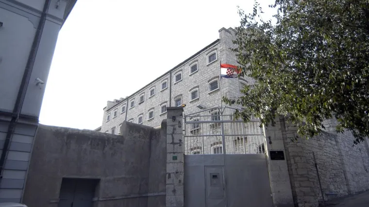 Zatvorenik smrtno stradao u požaru u pulskom zatvoru: nagađa se da se zapalio u samici