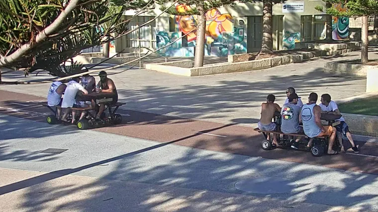 Australci se vozikali po Perthu na motoriziranim stolovima