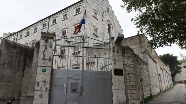 Zbog smrti zatvorenika smijenjeni policajci i rukovoditelji