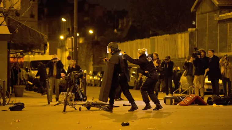 'Emotivni &scaron;ok nastao nakon terorističkih napada u Parizu omogućio vladama dono&scaron;enje zakona za potpunu kontrolu građana'