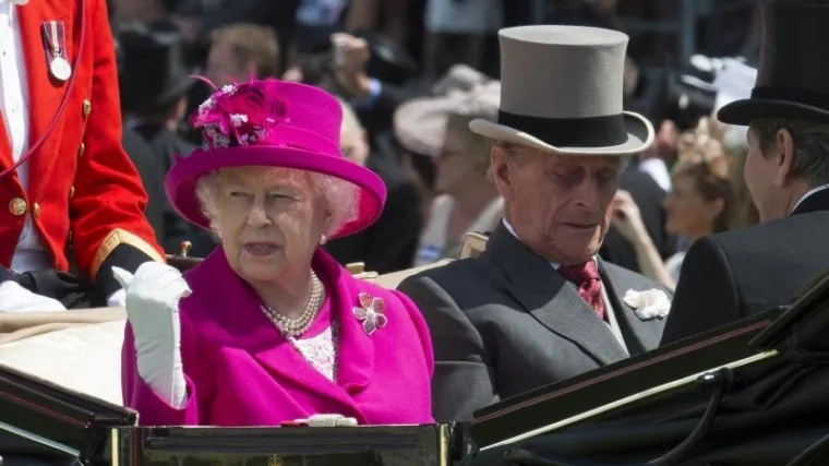 Kraljica Elizabeta II. i princ Filip slave 68 godina braka: jutros se povodom obljetnice oglasila zvona
