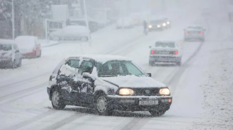 Liku zahvatilo sniježno nevrijeme: Gospić prekrilo 40 centimetara snijega, nestalo i struje