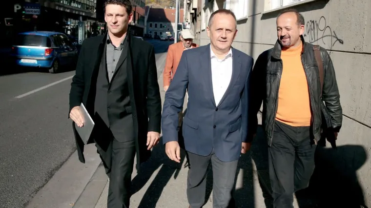 Počeo sastanak MOST-a: na ulazu stoji za&scaron;titar s napomenom kako Drago Prgomet ne smije ući