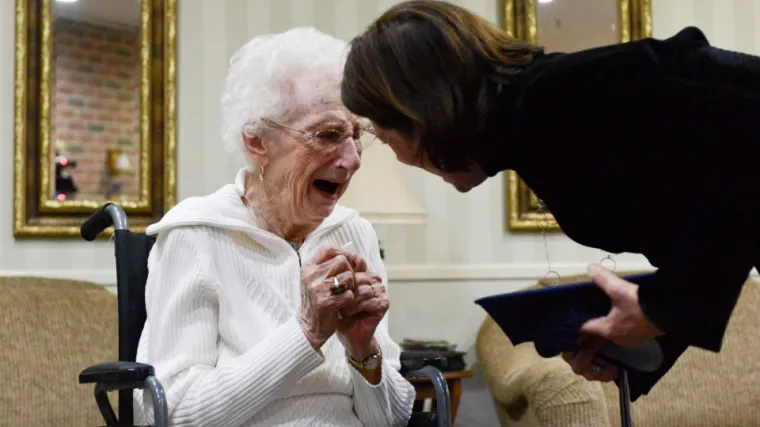 Maturirala u 97-moj godini i zaplakala od sreće!