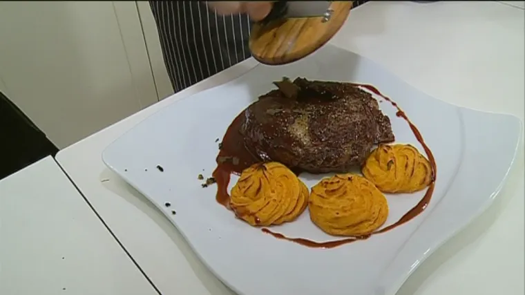 Isprobajte ovo fino blagdansko jelo: juneći odrezak u umaku od crnog vina