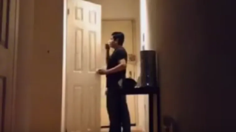 Upravitelj zgrade joj u&scaron;ao u prazan stan i 'snifao' gaćice