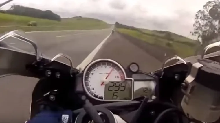 Pogledajte cestovnu jurnjavu motorima koji dostignu i 299 km/h!