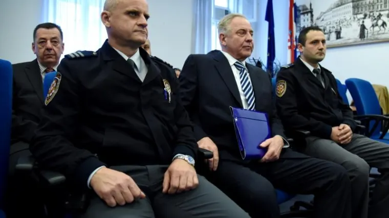 I odvjetnik Krsnik jamči uredom za Sanadera